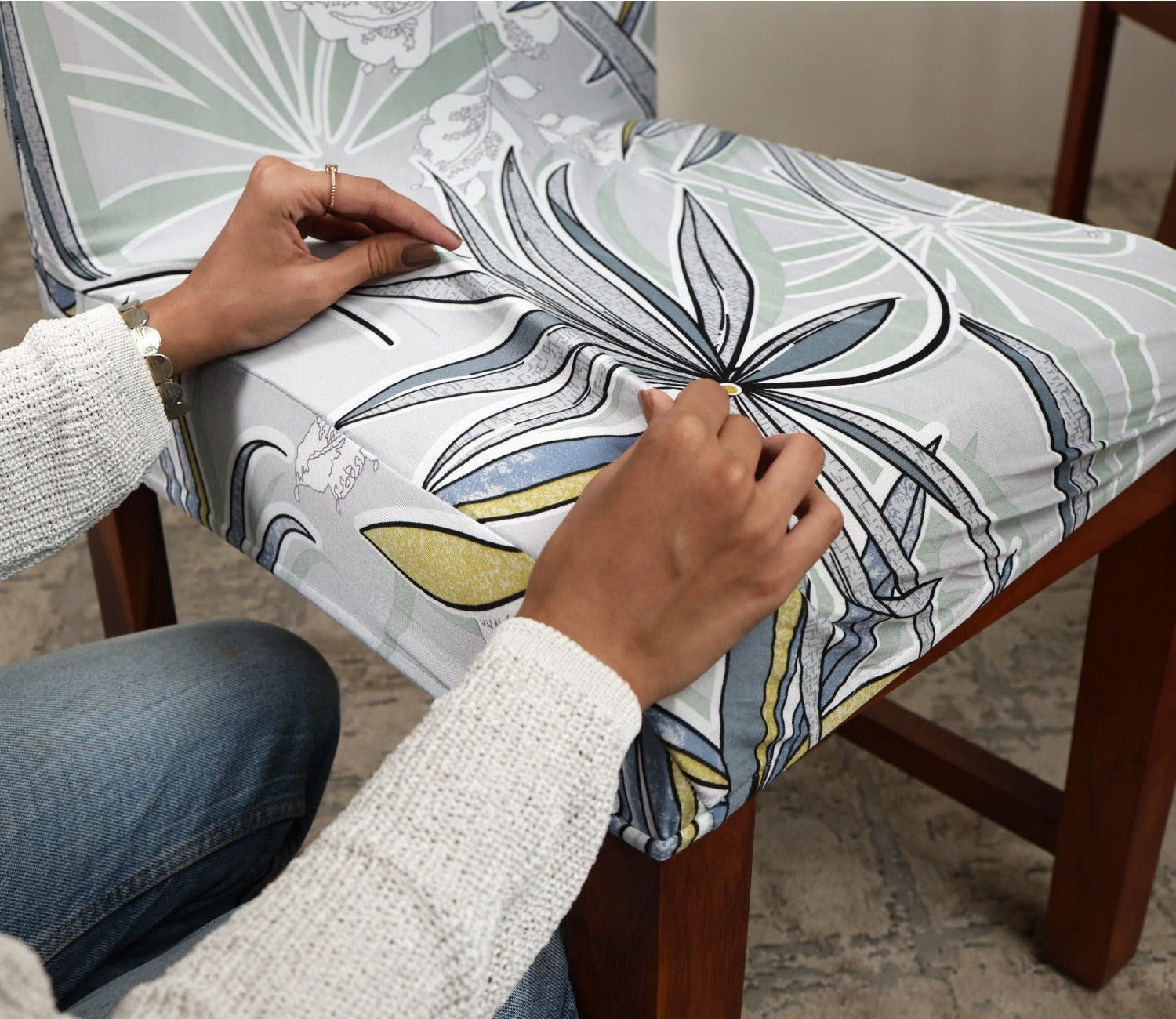 Cassia Floral Printed Polyester Spandex 4 Piece Chair Cover (Grey)