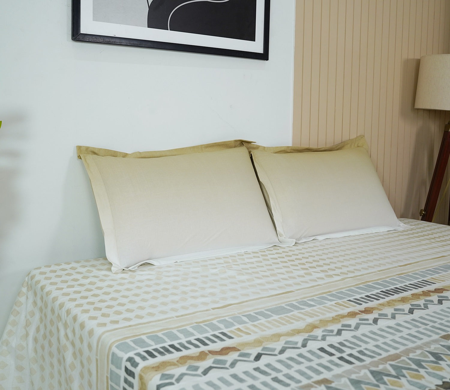 Dotted 144 TC Flat Pure Cotton King Size Bedsheet With 2 Pillow Covers (Cream)