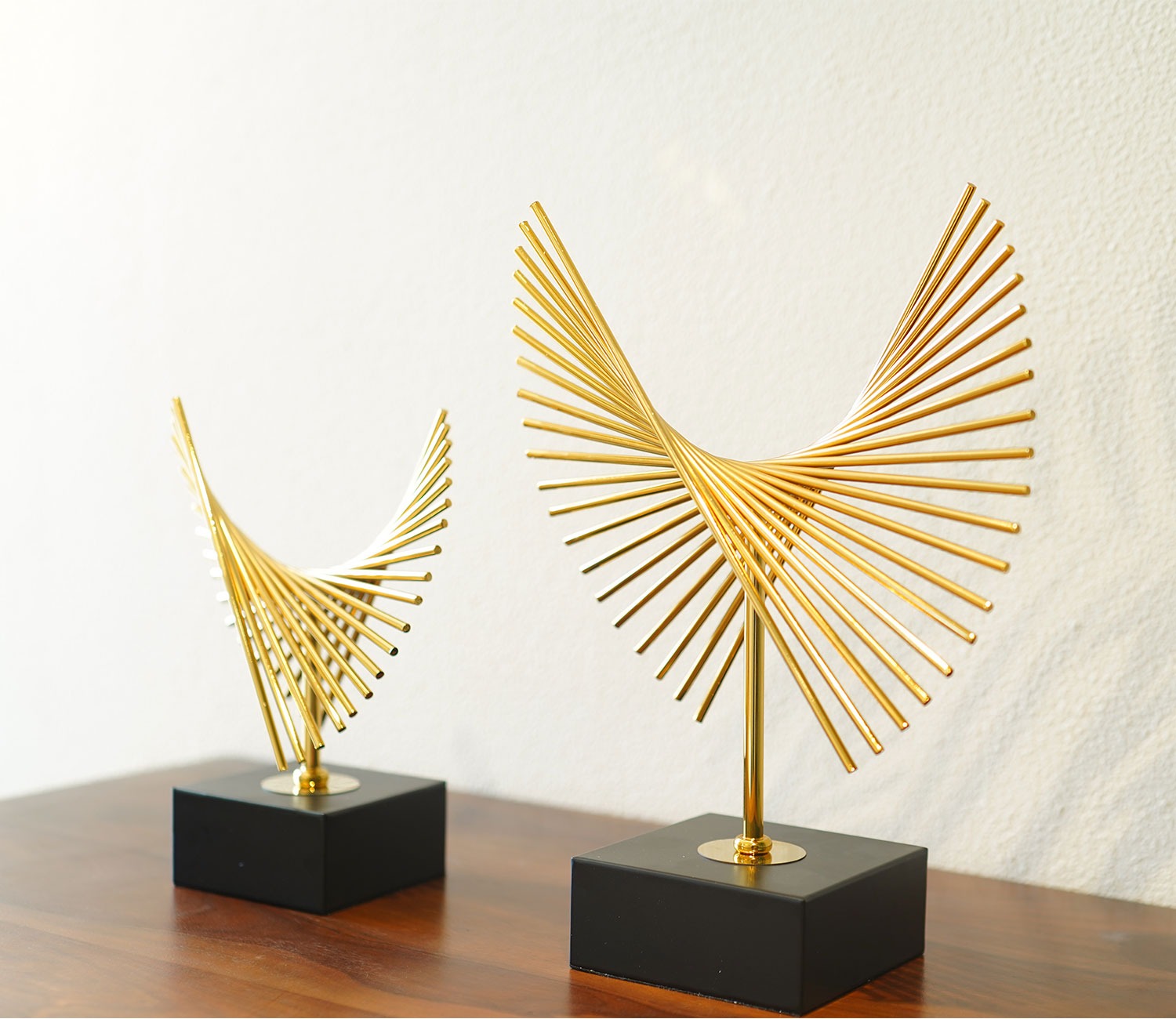 Golden Radiance Abstract Table Showpiece (L, Gold)