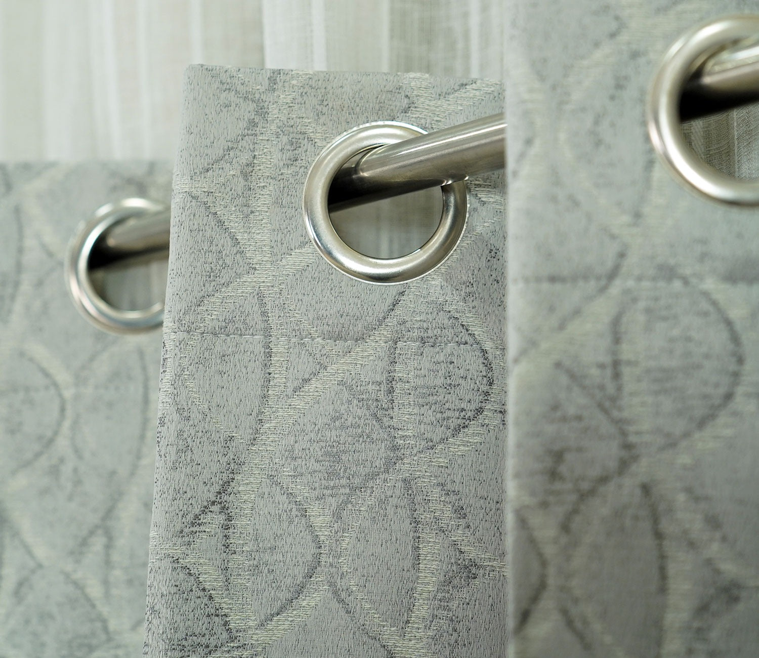 Spiral Patterned 1 Piece Blackout Curtain (Grey, 7 Feet)