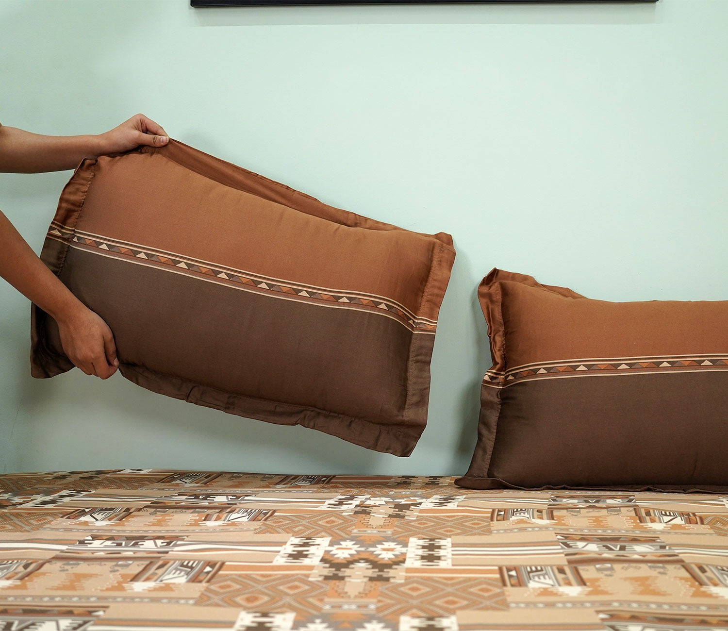 Killim Classic Printed King Size Bedsheet (Brown)
