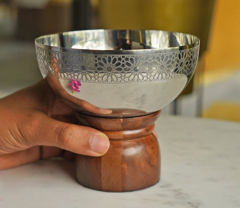 Ranier Metal and Wooden Base Round Bowl (S, Silver)