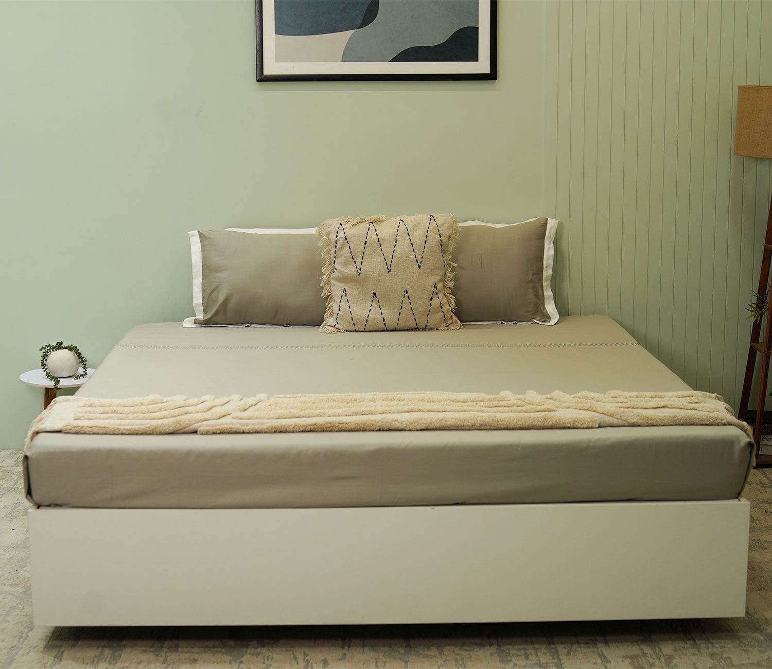 Leaf Line Embroidery Flat Cotton Bed Sheet King Size with 2 Pillow Covers