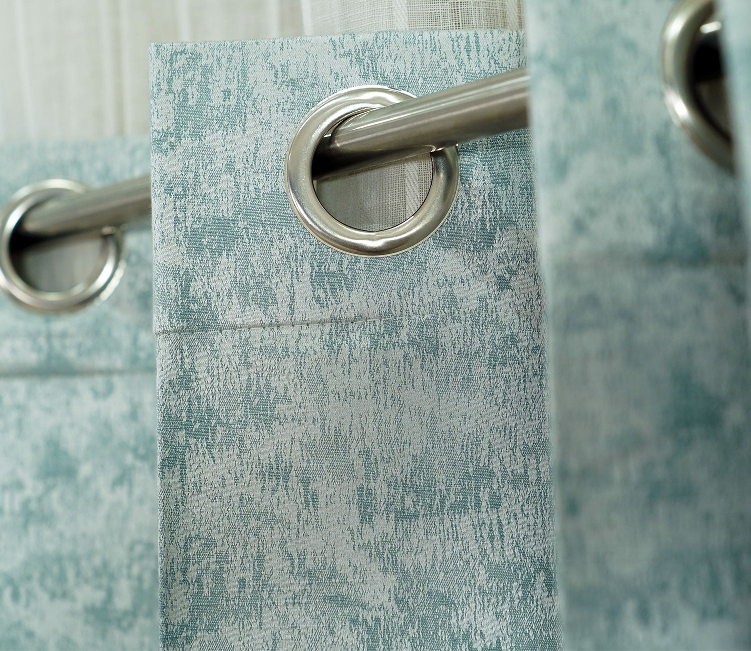 Shiny Textured Blackout 1 Piece Curtain (Blue, 7 Feet)