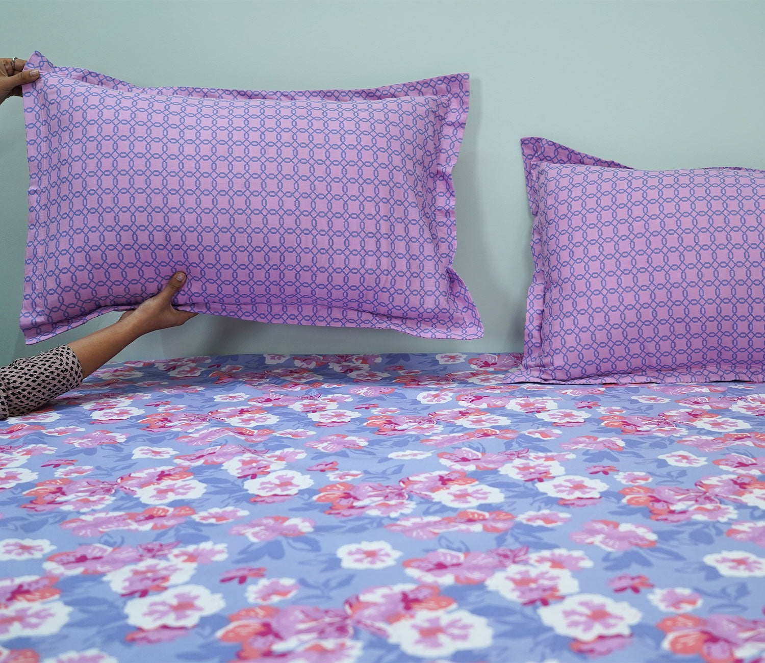 Blossom Celebration Queen Size Bedsheet (Pink)