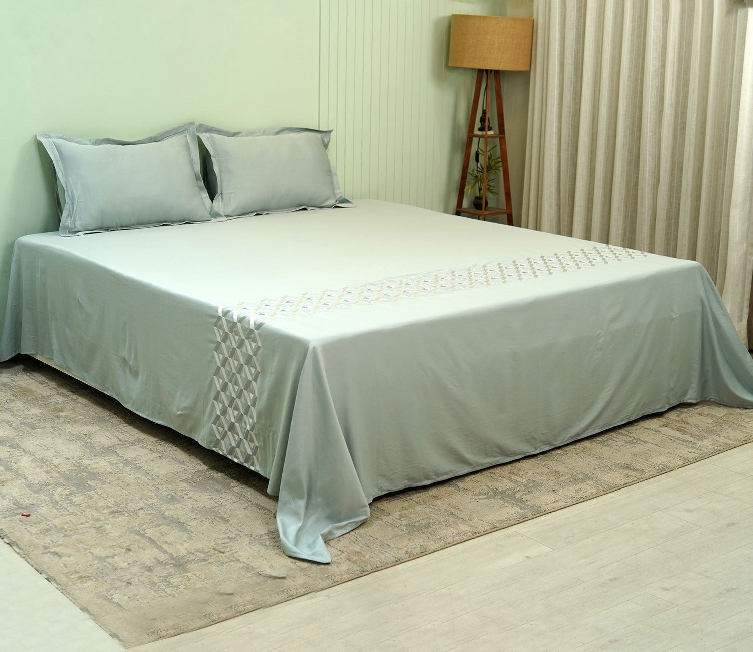 Rhombus Chain Embroidery Flat Cotton Bed Sheet King Size with 2 Pillow Covers