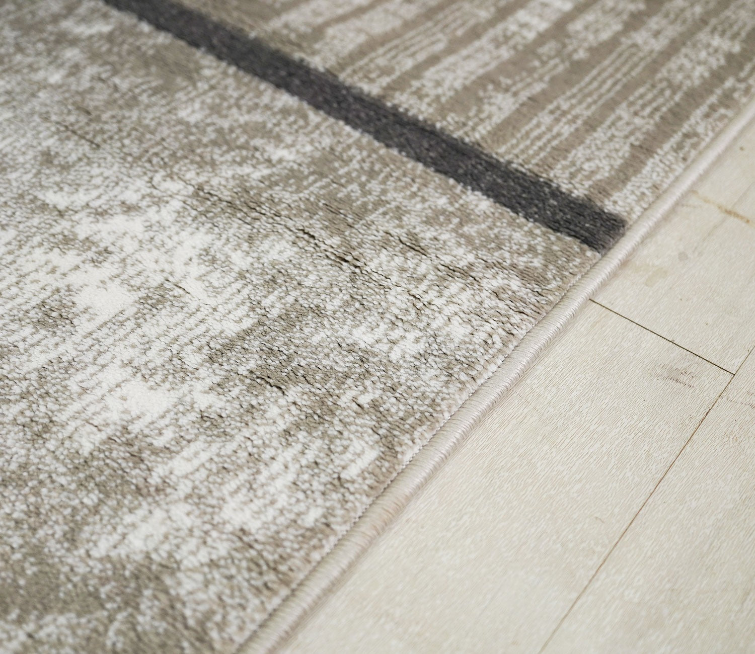 Midtown Grey Abstract Carpet (7.5 x 5 Feet)
