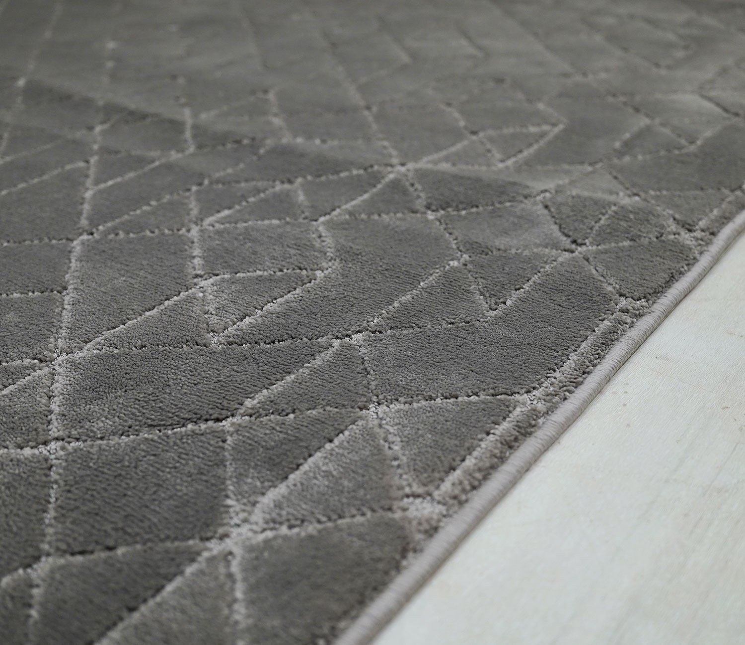 Azalia Grey Geometrical Carpet (11 x 7.8 Feet)