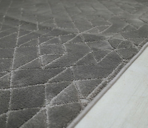 Azalia Grey Geometrical Carpet (11 x 7.8 Feet)