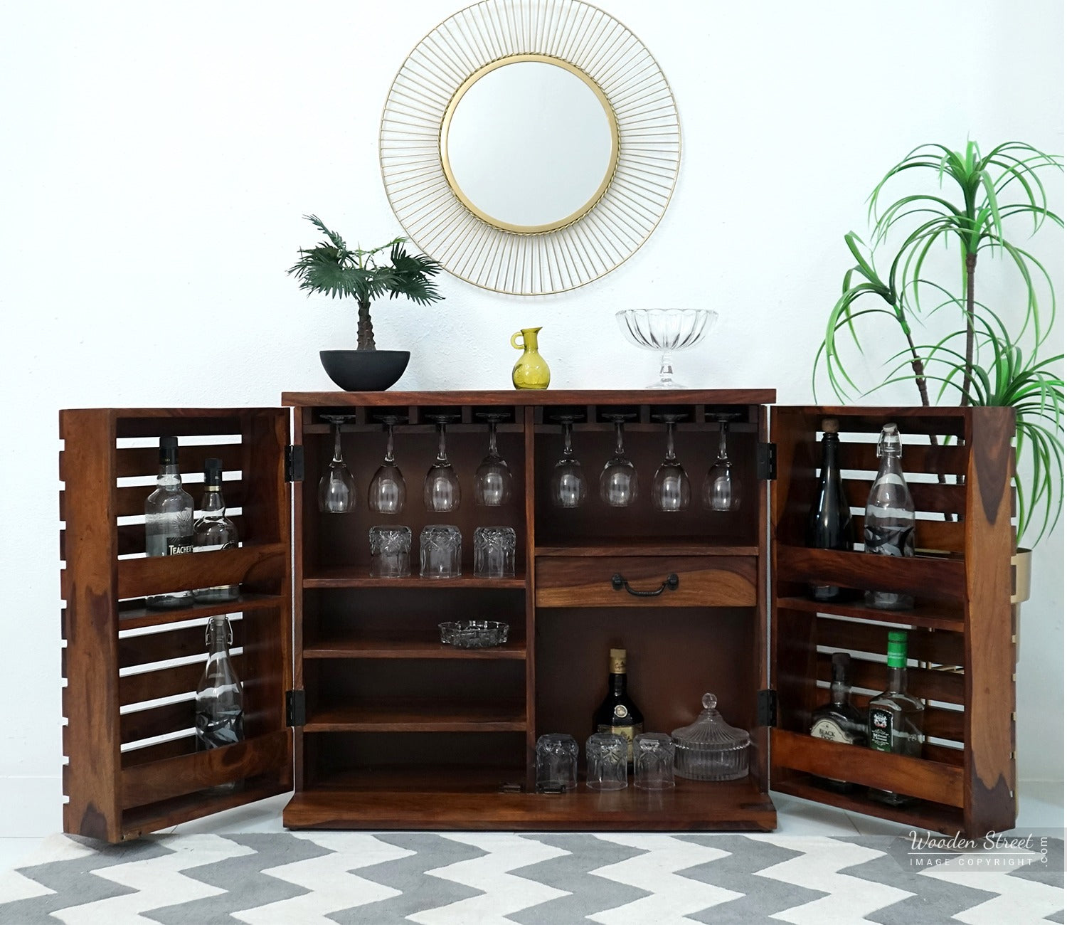 Abril Bar Cabinet (Honey Finish)