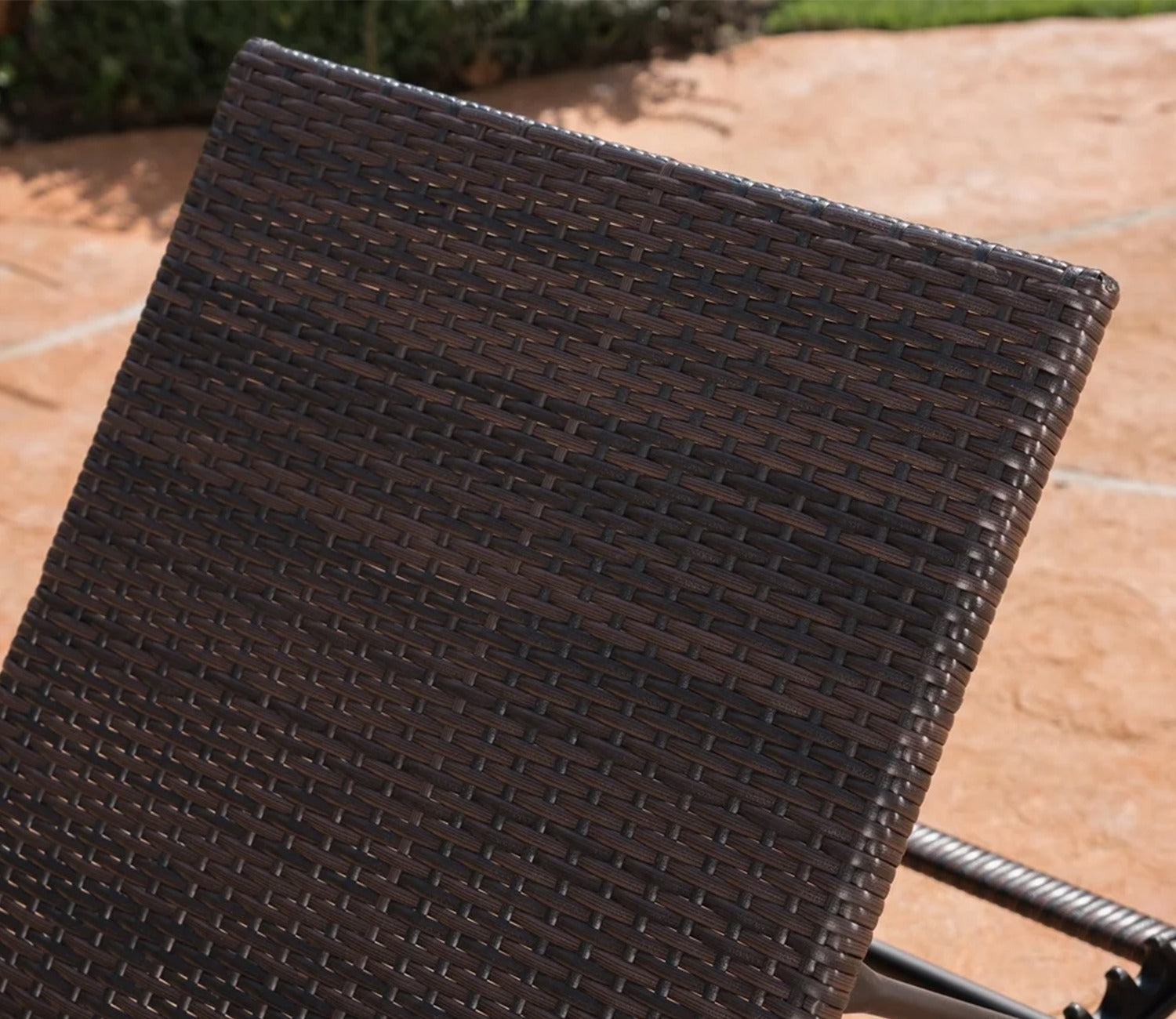 Dark Brown Adjustable Outdoor Lounger With White Cushions (Set Of 4)