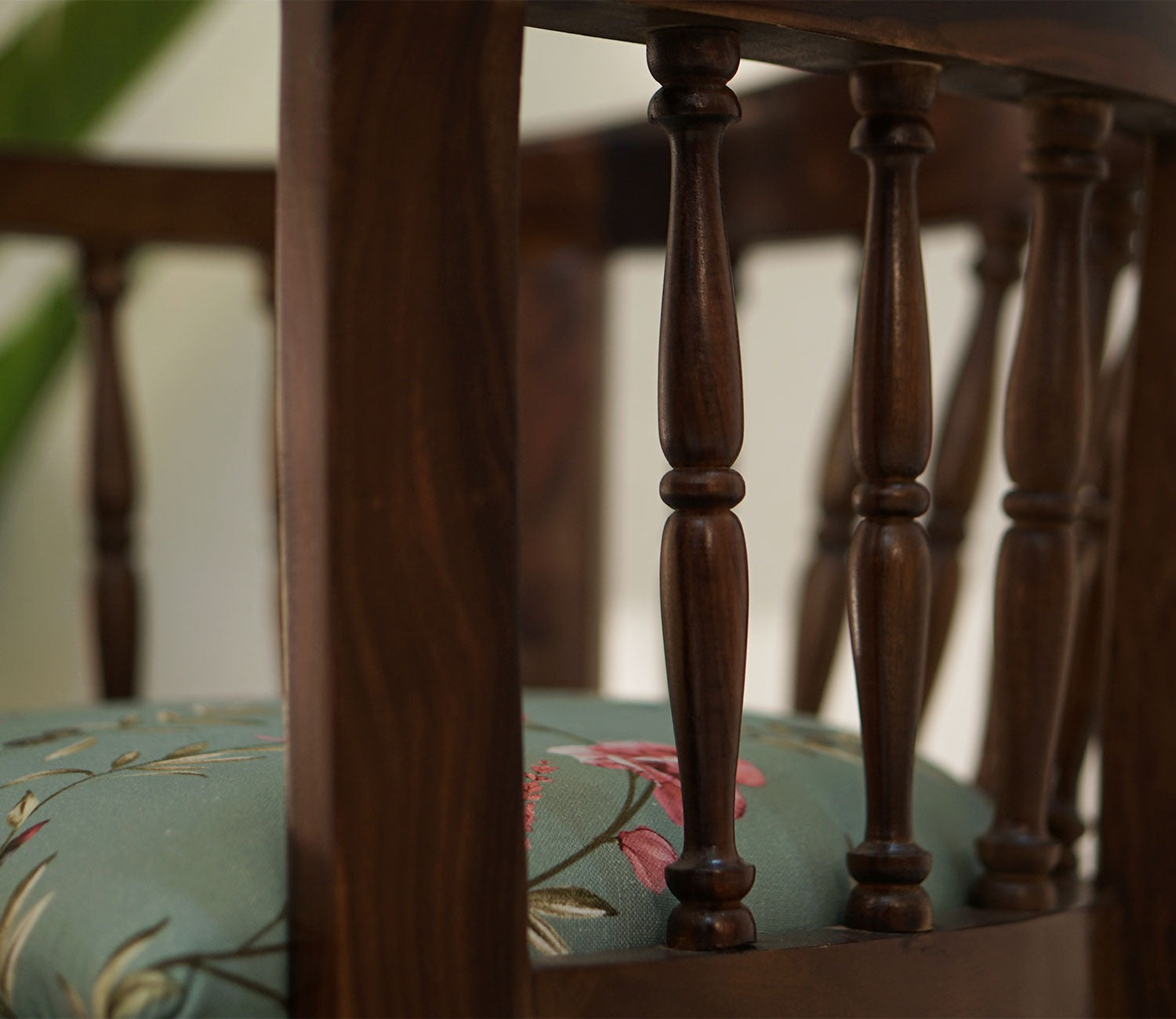 Coco Arm Chair (Cotton, Walnut Bubble Robins)