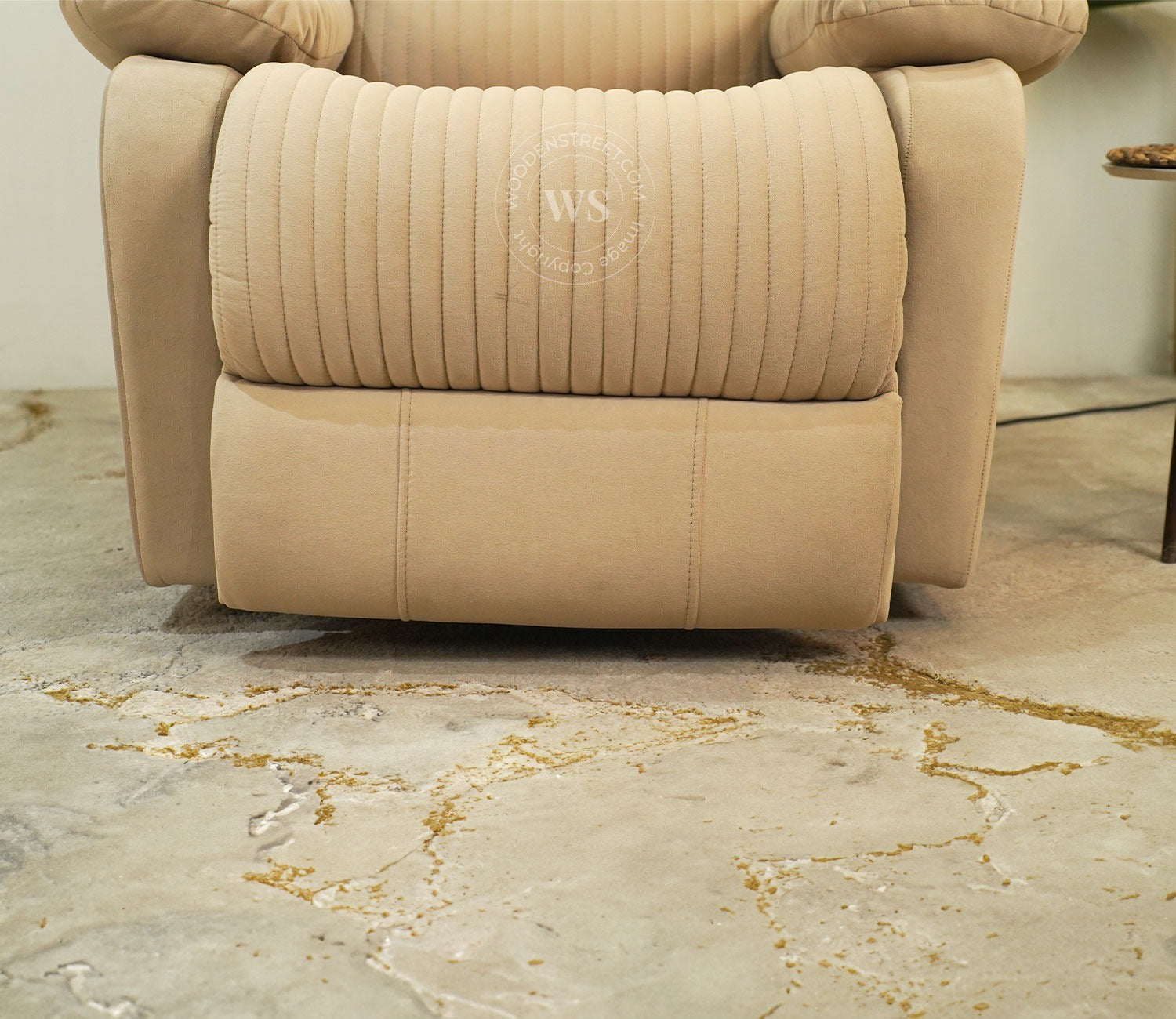 Arvana Motorized Recliner Sofa (Beige)