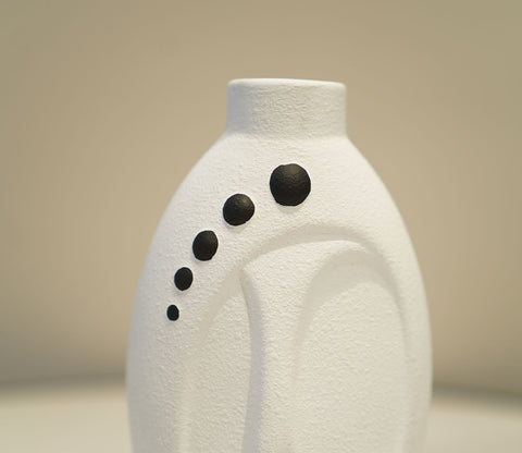 Silkaura Human Face Ceramic Vase (White, S)