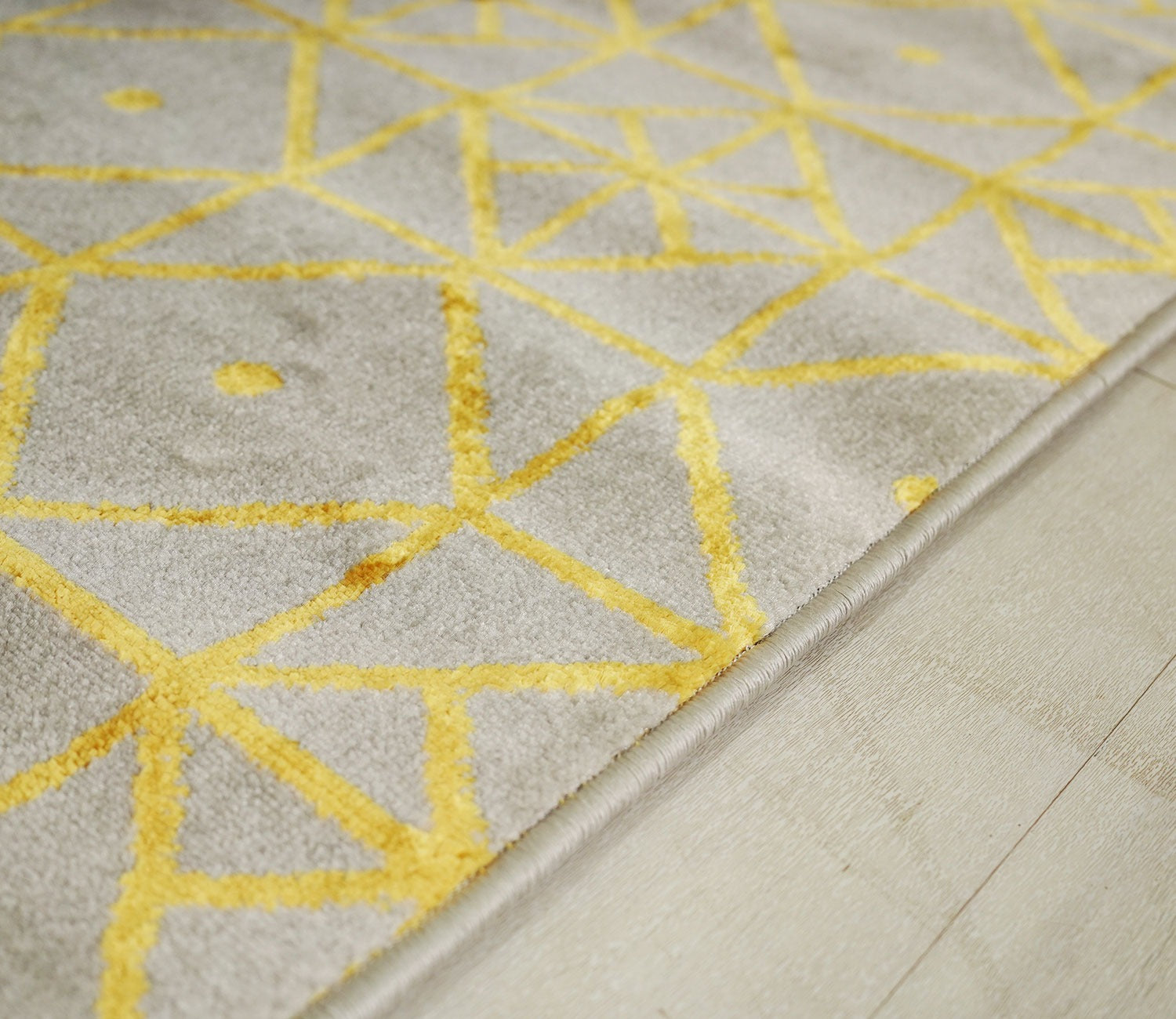 Rusty Terra Beige Geometrical Carpet (7.5 x 5 Feet)