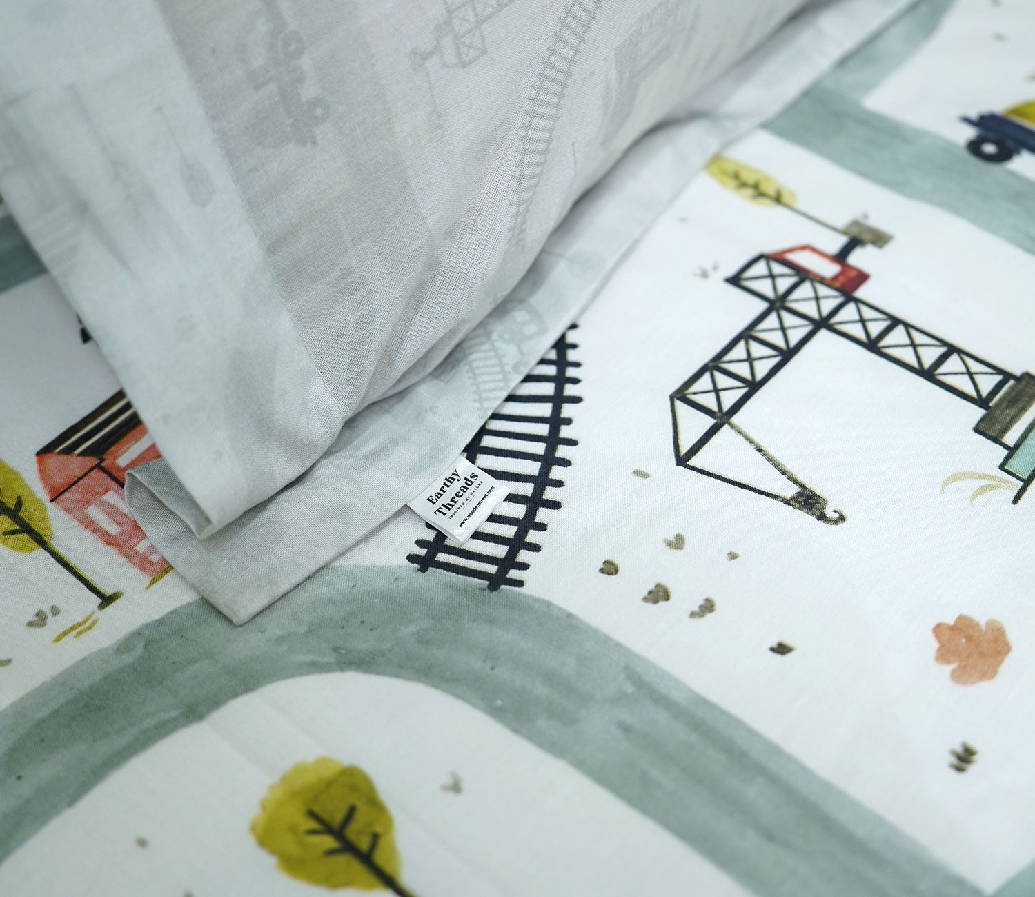 Train And Town Flat Cotton Kids Bed Sheet King Size with 2 Pillow Covers