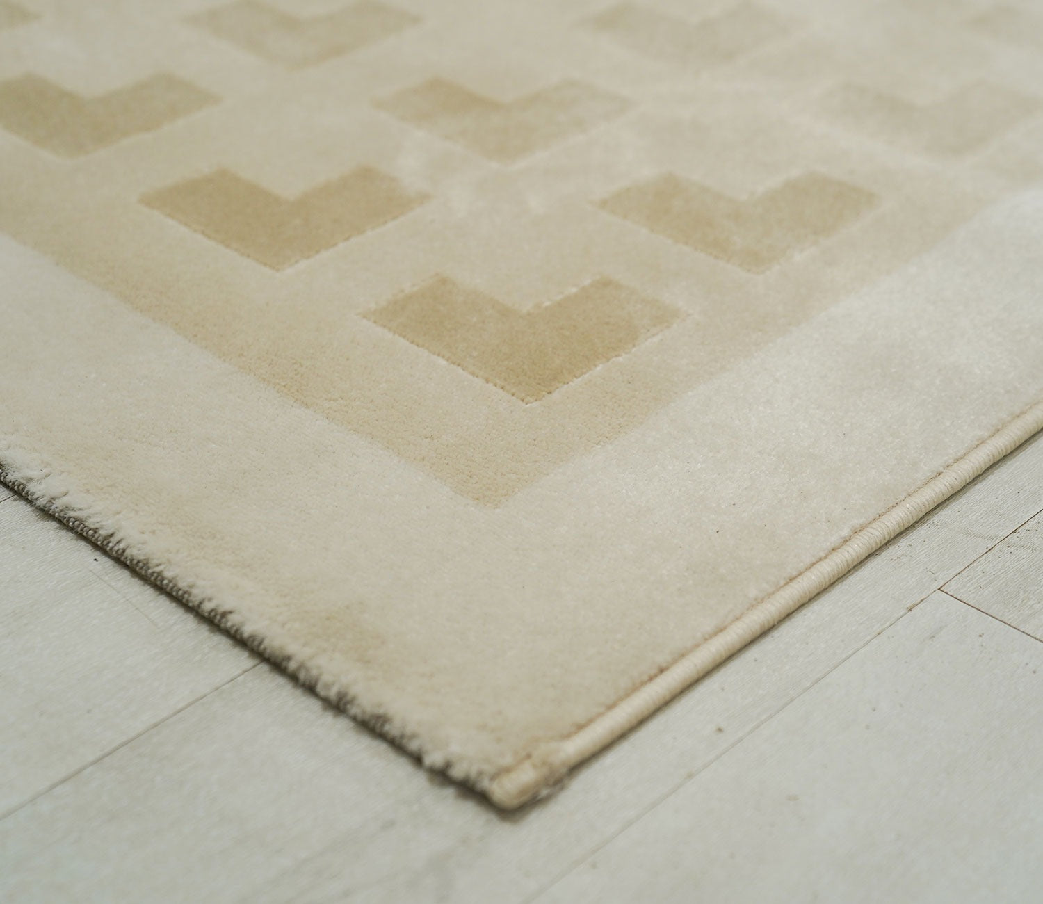 Bricka White and Beige Checkered Carpet  (11 x 7.8 Feet)