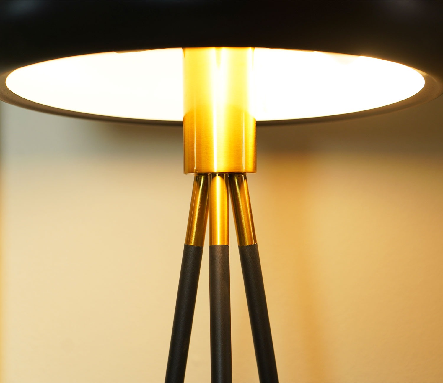 Avia Metal Tripod Floor lamp