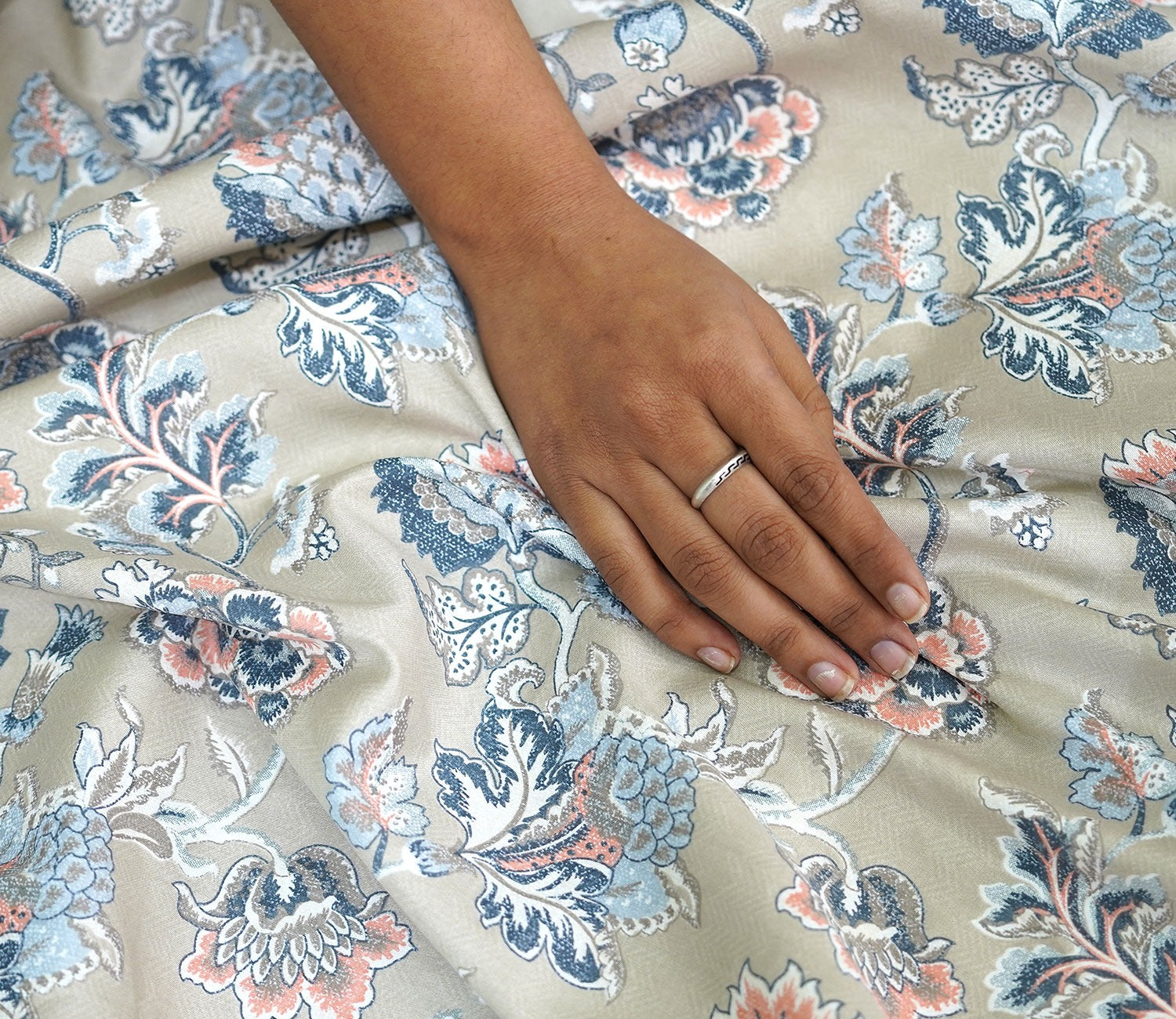 Mehrab Classic Printed King Size Bedsheet (Grey)