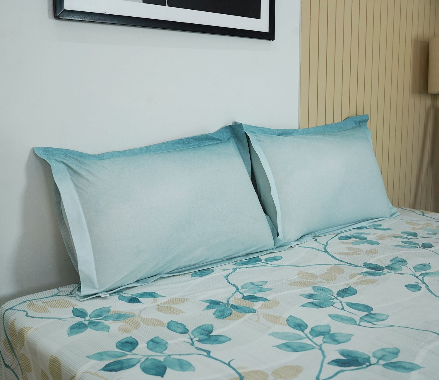 Flowery 144 TC Flat Pure Cotton King Size Bedsheet With 2 Pillow Covers (Blue)