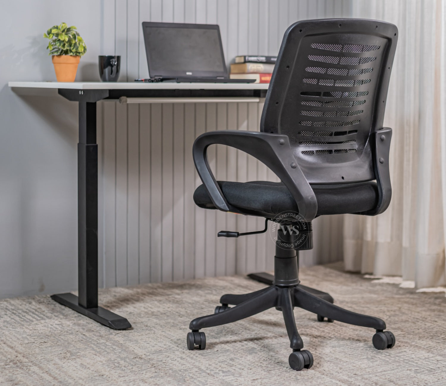 Leo Mid Back Mesh Office Chair (Black)