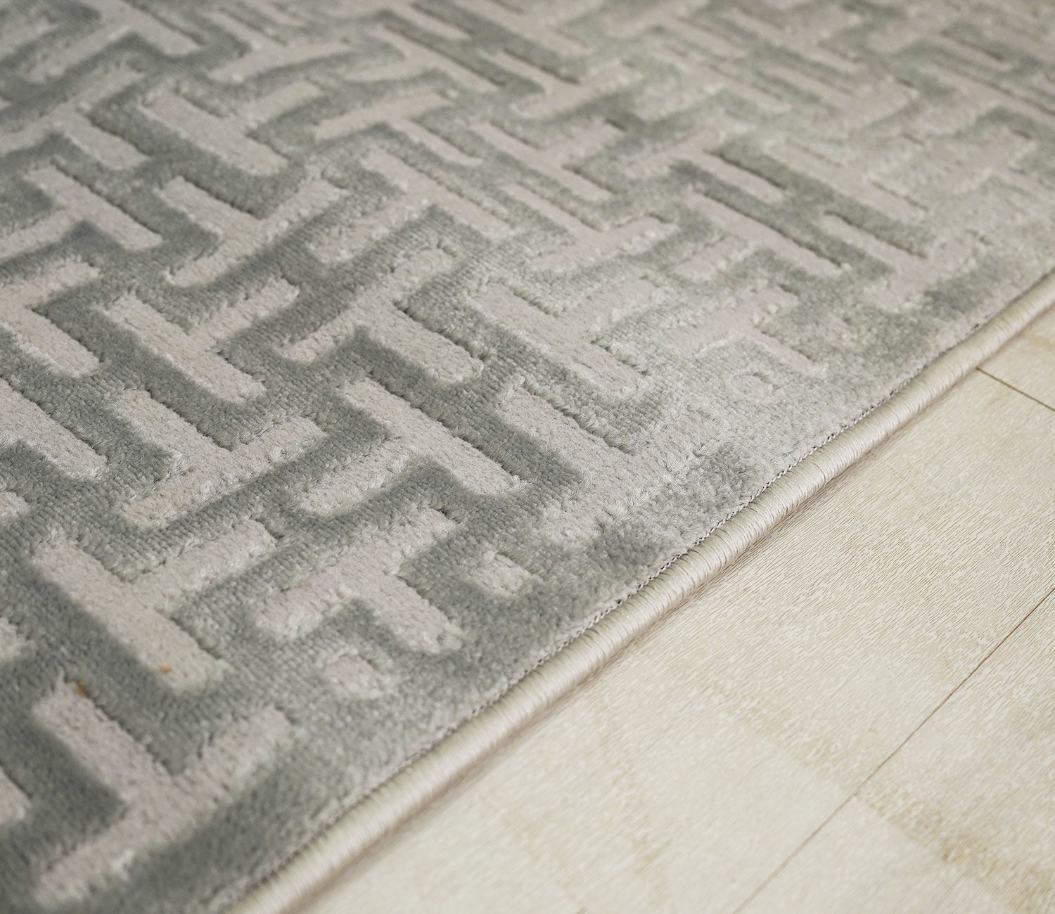 Coastal Grey Abstract Carpet (7.5 x 5 Feet)
