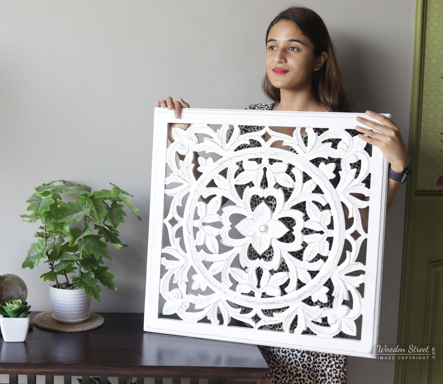 Marie Wall Panel without Glass (White Finish, 24 x 24)