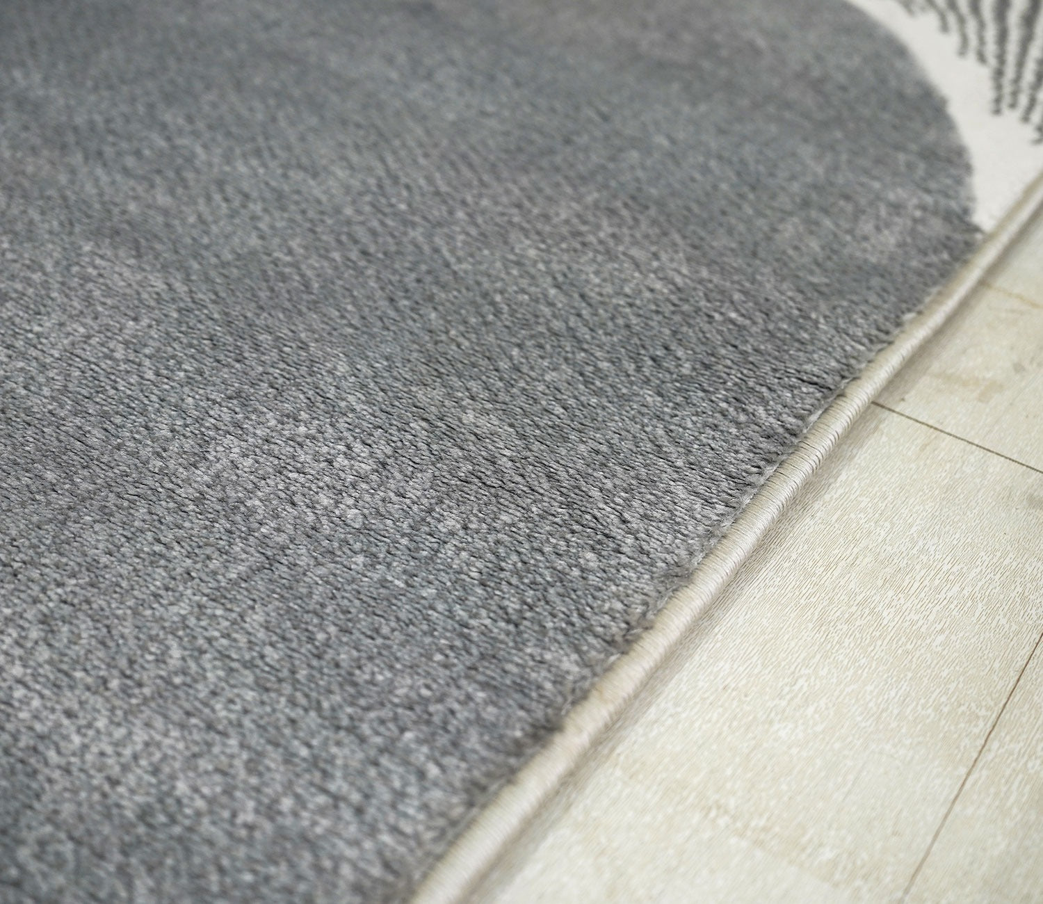 Cherokee Grey Abstract Carpet (7.5 x 5 Feet)