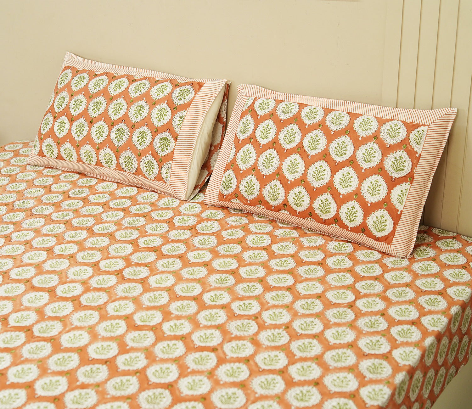 200 TC Floral Motif Double Bed Sheet - 100% Pure Cotton Bedsheet King Size With 2 Pillow Covers