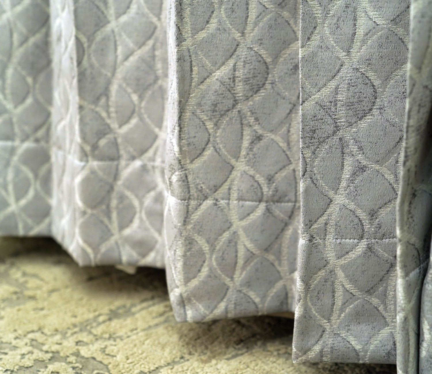 Spiral Patterned 1 Piece Blackout Curtain (Grey, 7 Feet)