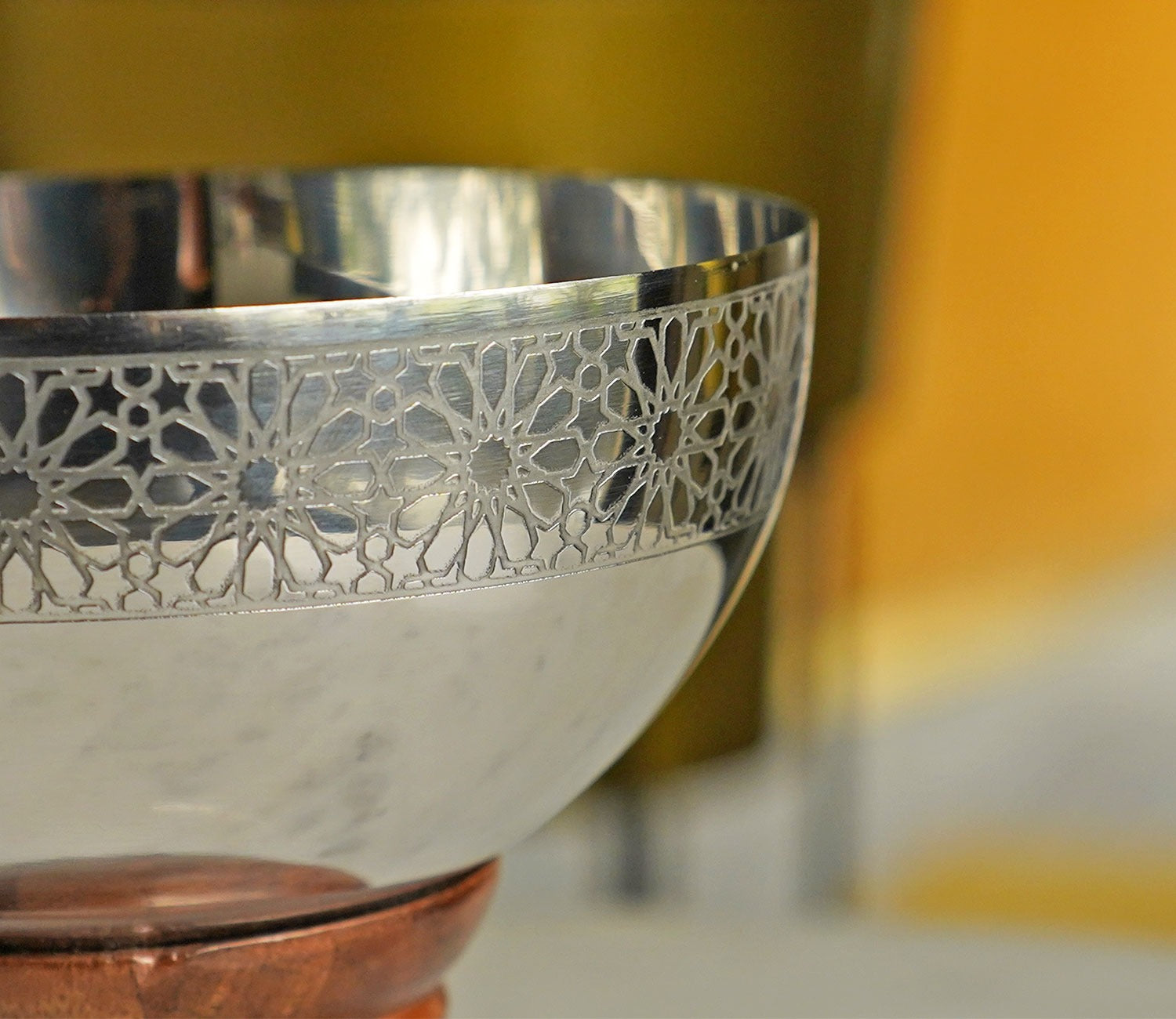 Ranier Metal and Wooden Base Round Bowl (S, Silver)