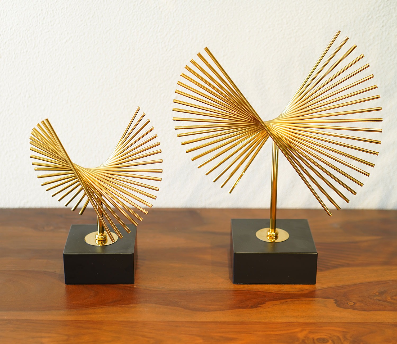 Golden Radiance Abstract Table Showpiece (L, Gold)