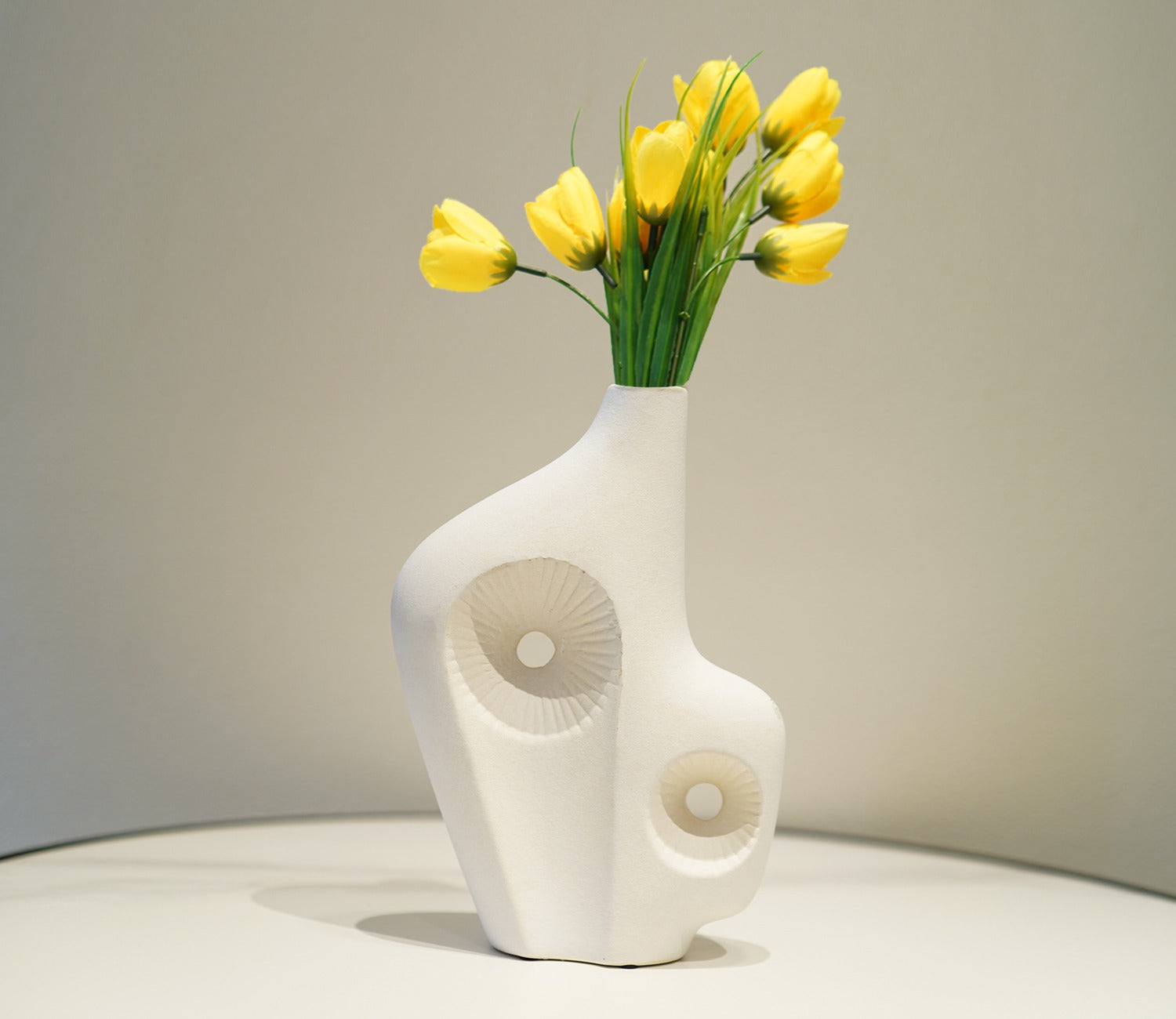 Tranquil Pot Ceramic Vase (White, L)