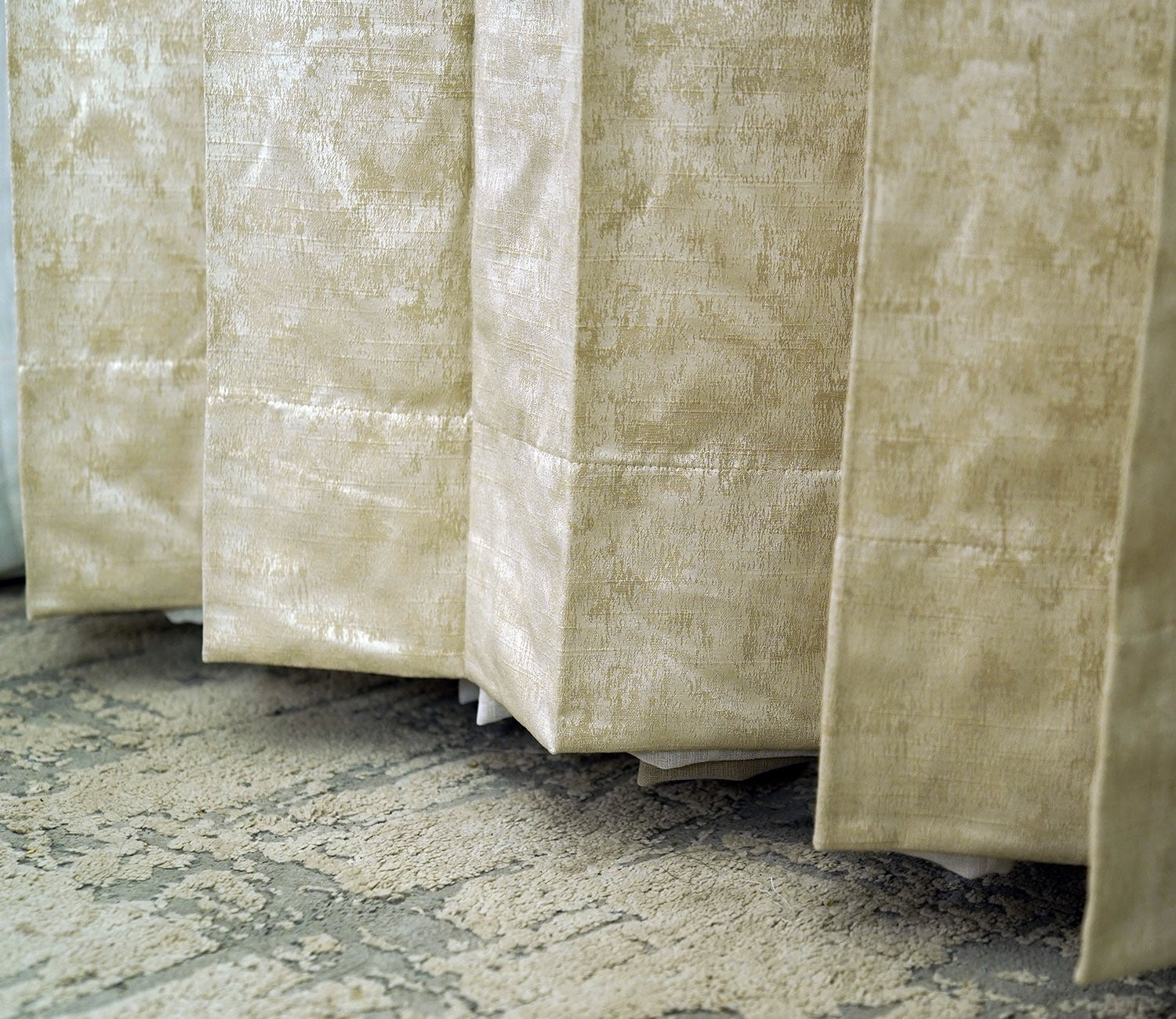 Shiny Textured Blackout 1 Piece Curtain (Beige, 7 Feet)