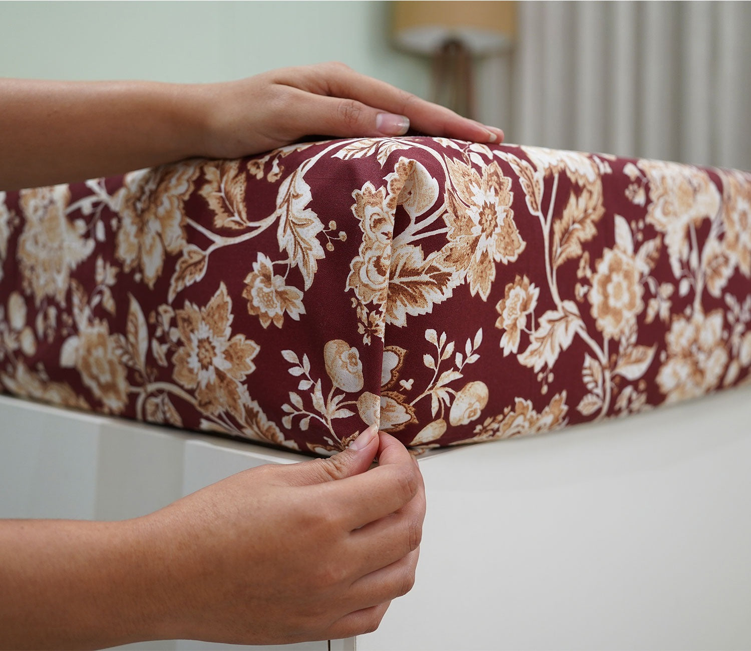 Rose Moments Queen Size Bedsheet (Red)