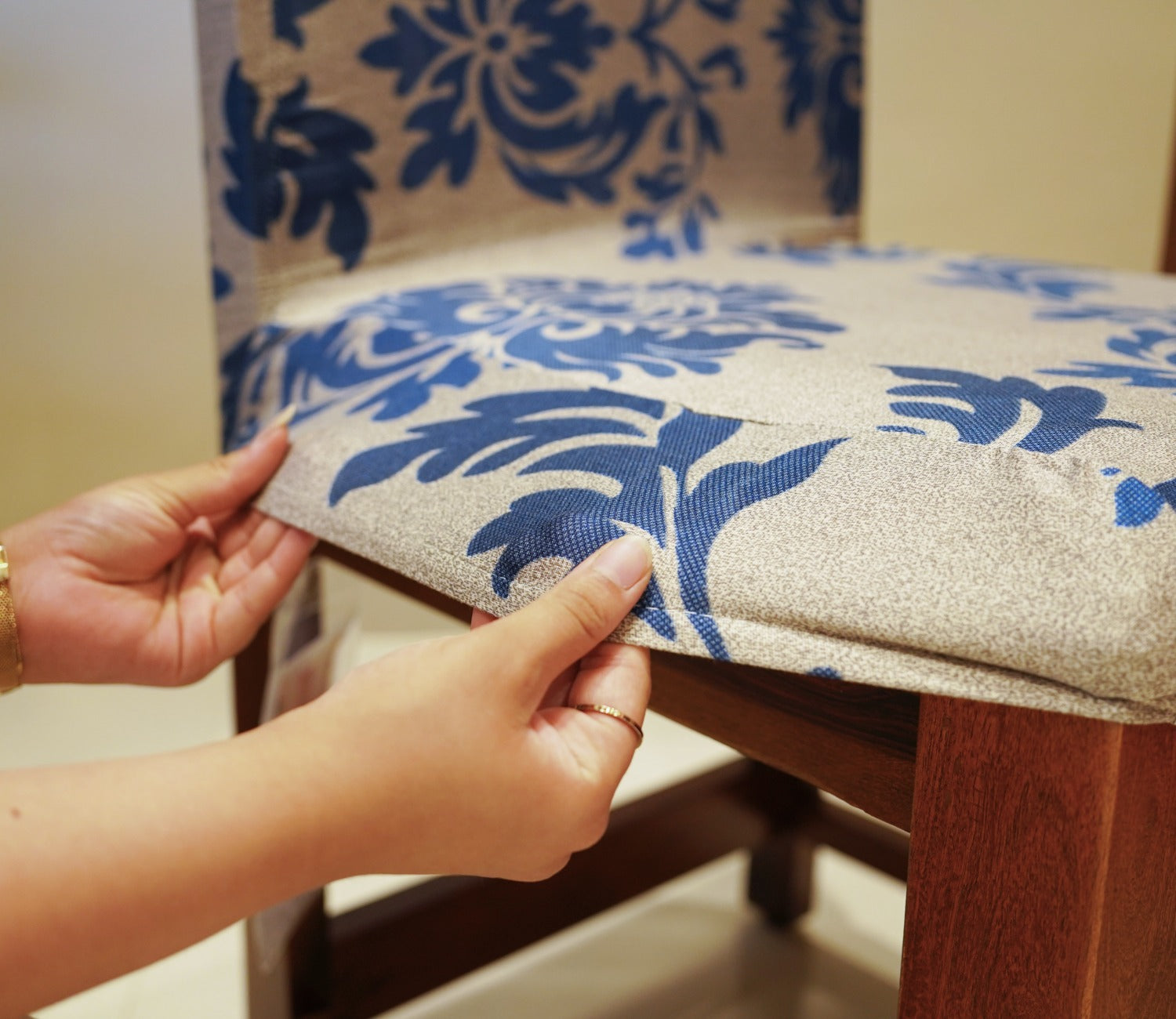 Grace Floral Printed Polyester Spandex 1 Piece Chair Cover (Blue)