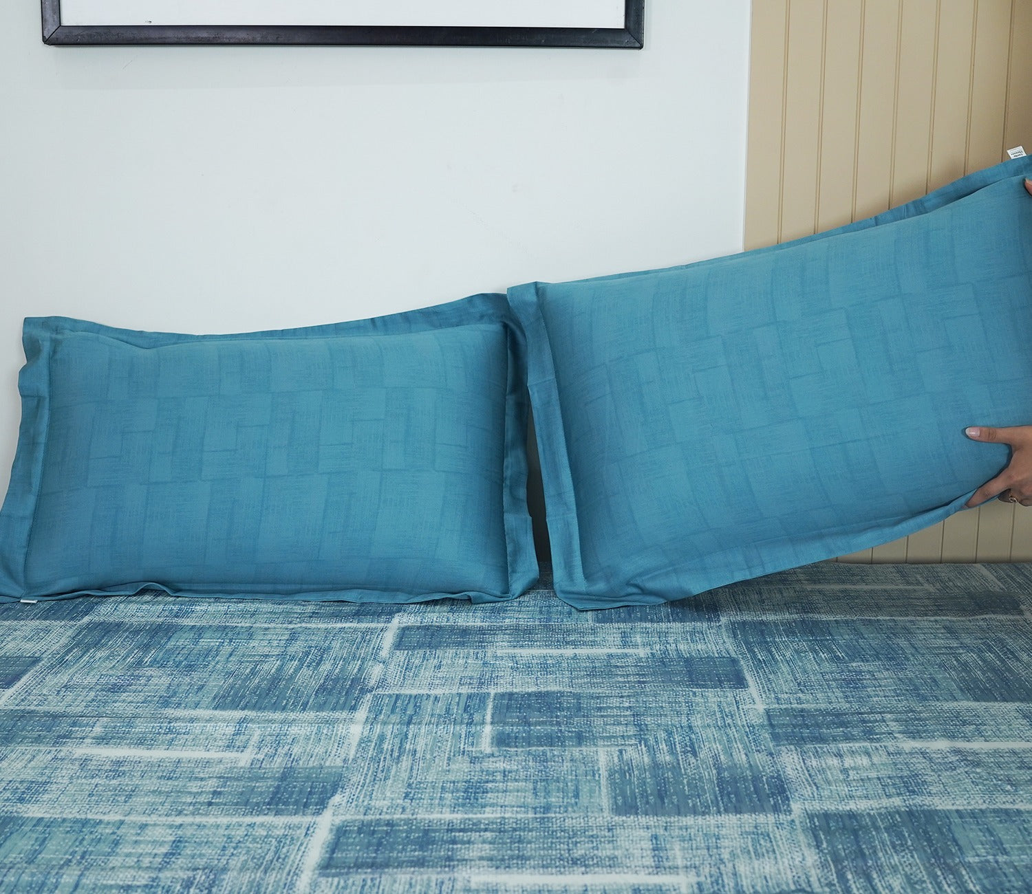Brick 300 TC Flat Pure Cotton King Size Bedsheet With 2 Pillow Covers (Blue)