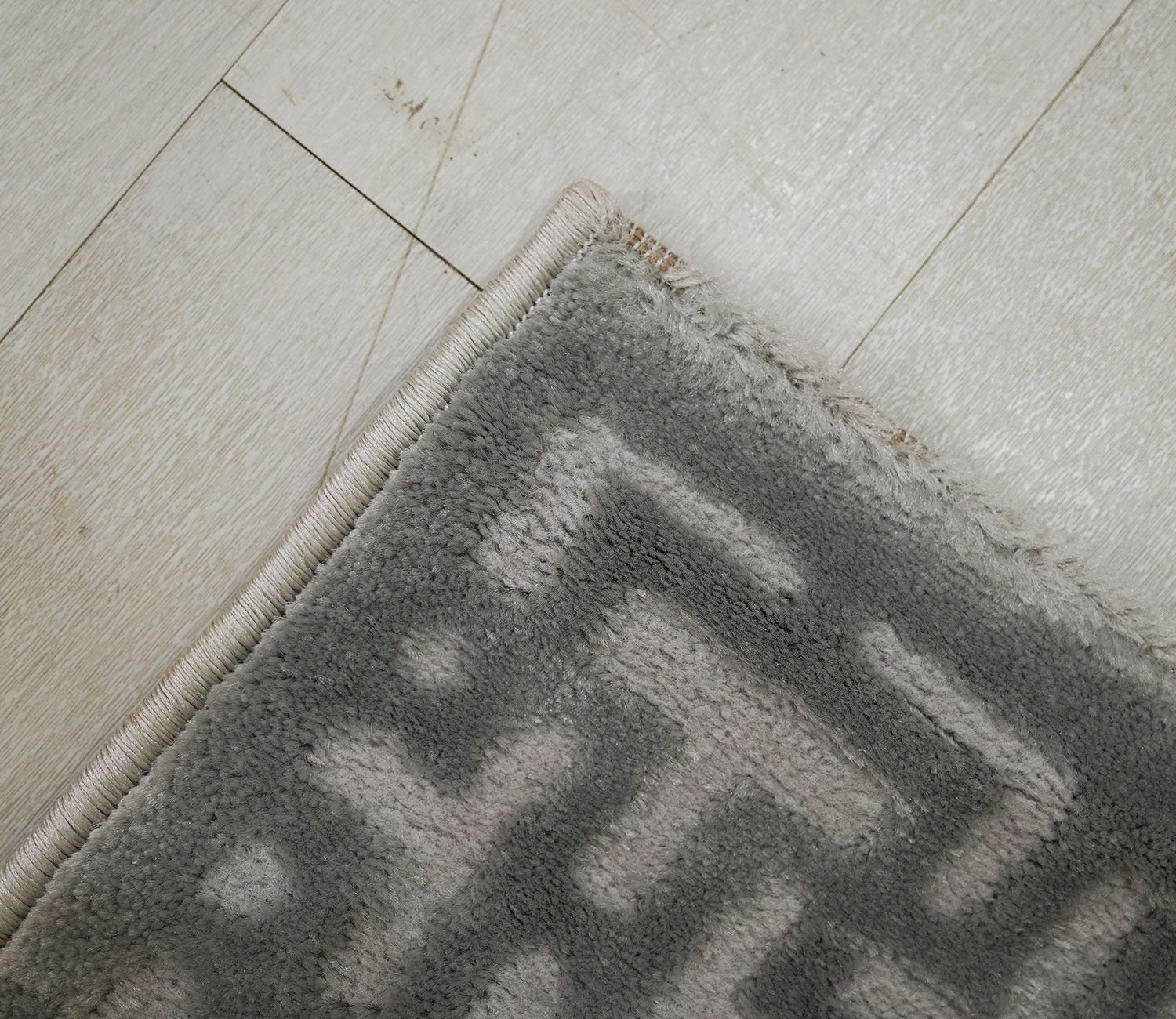 Coastal Grey Abstract Carpet (7.5 x 5 Feet)