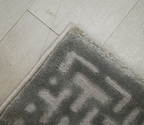 Coastal Grey Abstract Carpet (7.5 x 5 Feet)