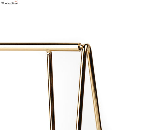 Human on a Golden Swing Figurine (S, Black)