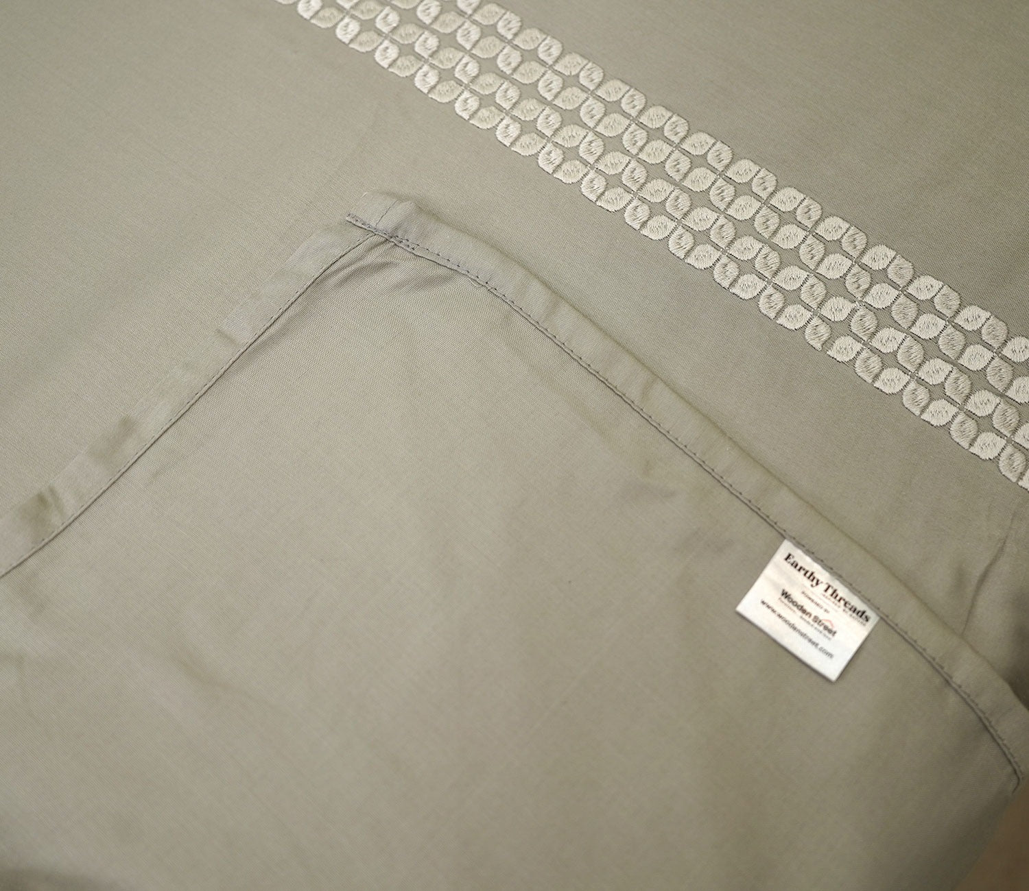 Leaf Line Embroidery Flat Cotton Bed Sheet King Size with 2 Pillow Covers