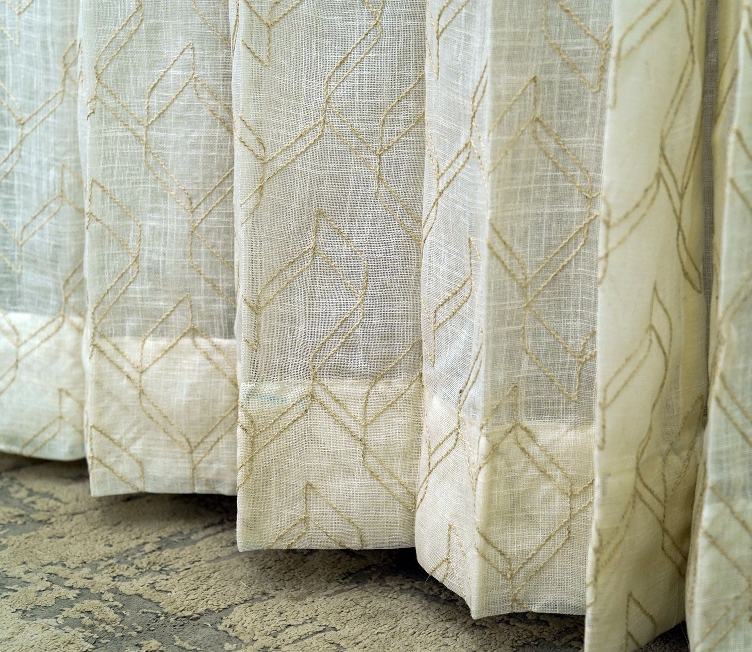 Threaded Patterned 1 Piece Sheer Curtain (Beige, 7 Feet)