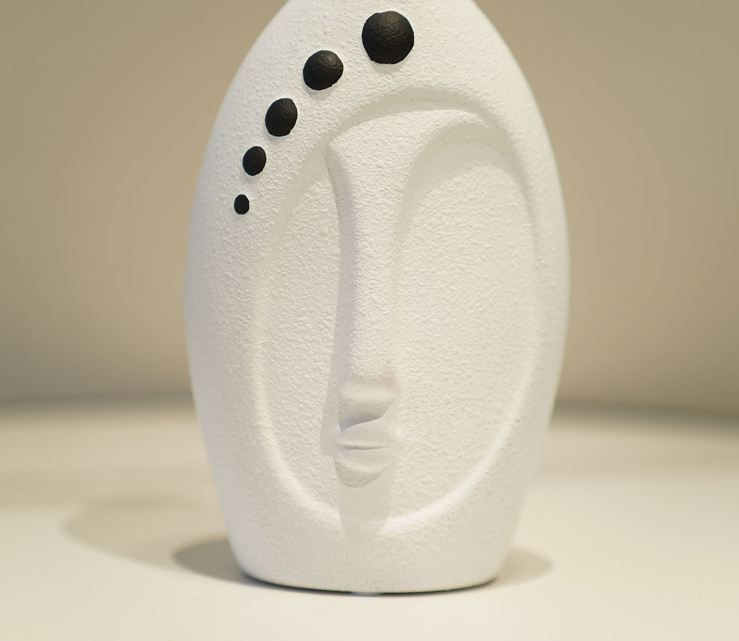 Silkaura Human Face Ceramic Vase (White, S)