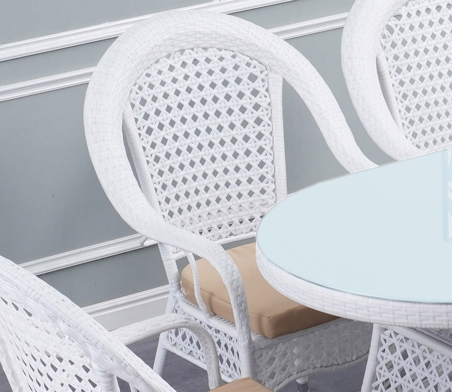 6 Seater Wicker Dining Table Set With Cream Cushions (White)