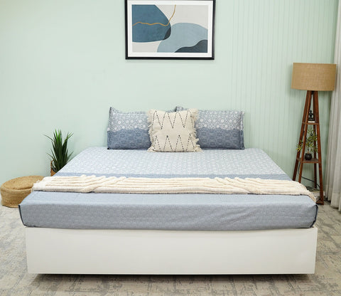 Acanthus Classic Printed King Size Bedsheet (Blue)