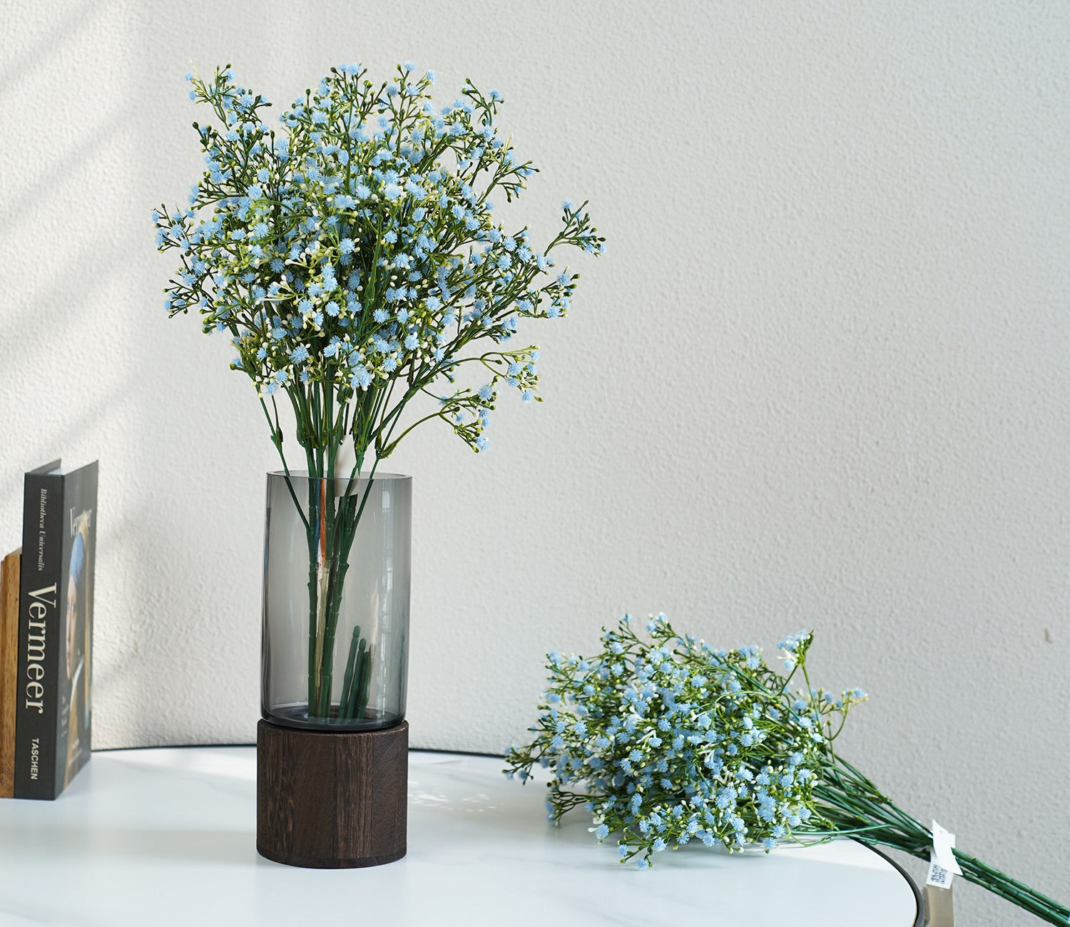 Delicate Husk Glass Vase With Wooden Base