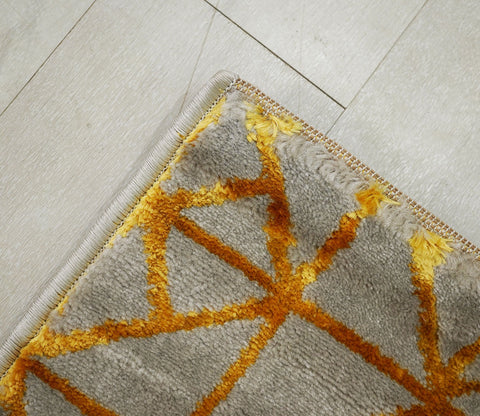 Rusty Terra Beige Geometrical Carpet (7.5 x 5 Feet)