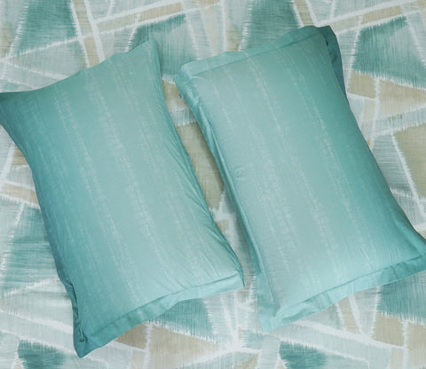 Criss Cross 144 TC Flat Pure Cotton King Size Bedsheet With 2 Pillow Covers (Blue)