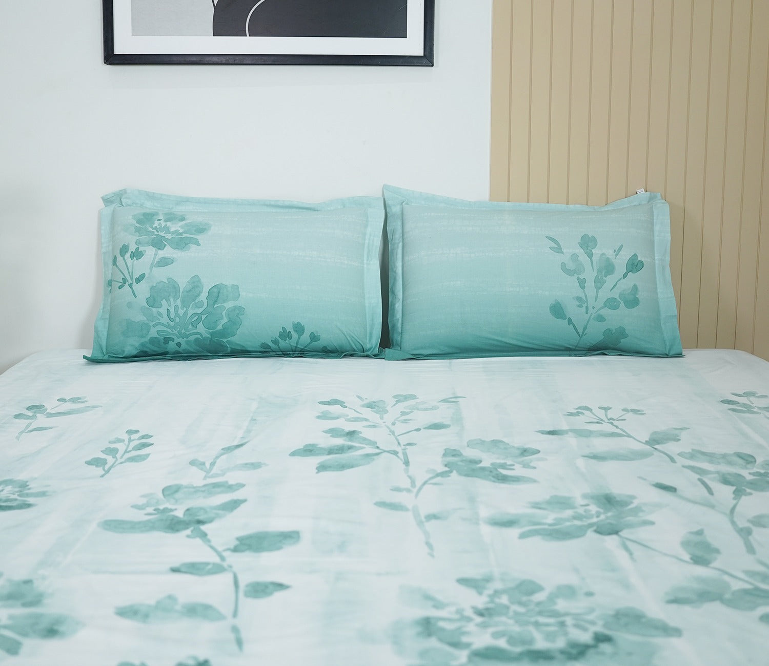 Falling Florals 180 TC  Flat Pure Cotton King Size Bedsheet With 2 Pillow Covers (White)
