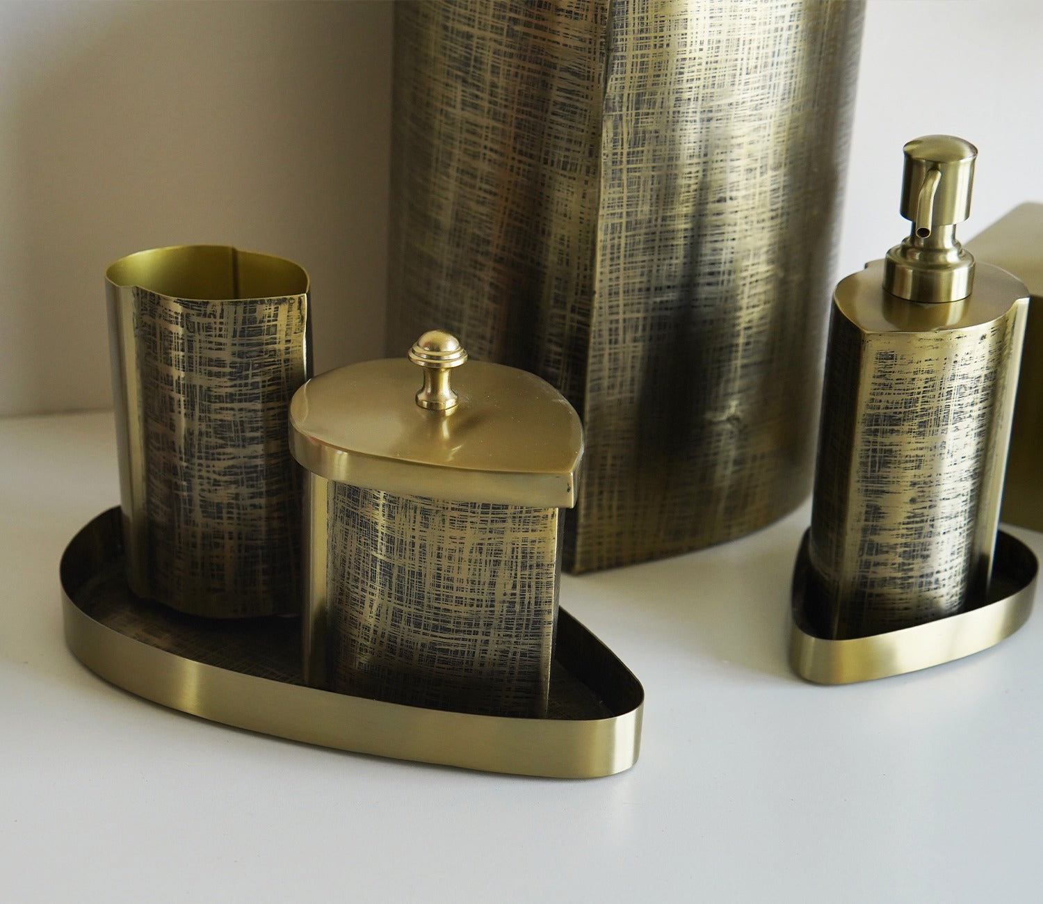 Priscilla Textured Gold And Black Lotion Bottle